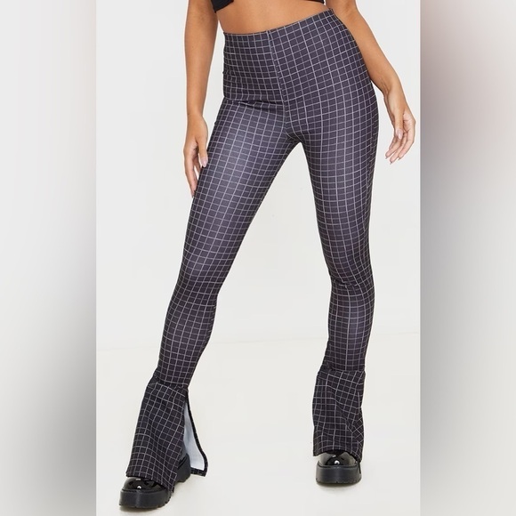 PrettyLittleThing Black Grid Check Kick Flare Split Hem Detail Pant Size 4 Women - Picture 1 of 11
